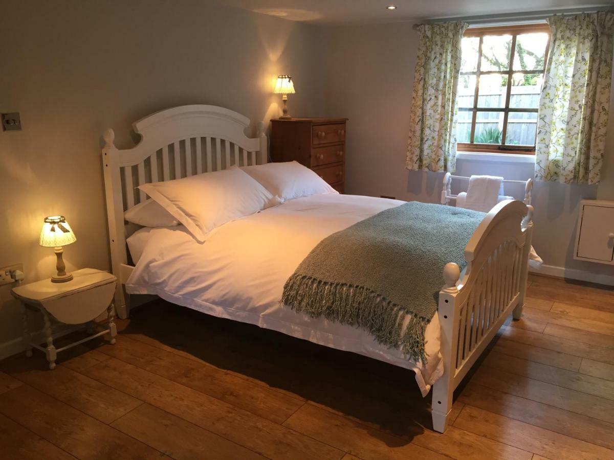 Stapehill Lodge B&B Hampreston Zewnętrze zdjęcie